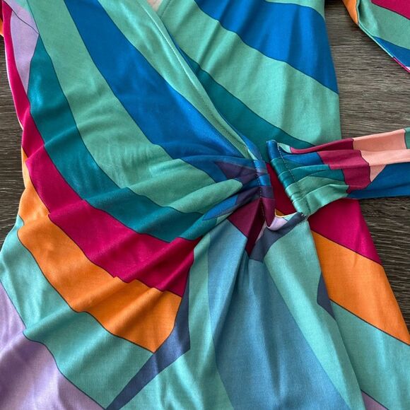 Diane Von Furstenberg x Wonder Woman Dianette 100% Silk Rainbow Wrap Top Size 2 - Picture 3 of 16